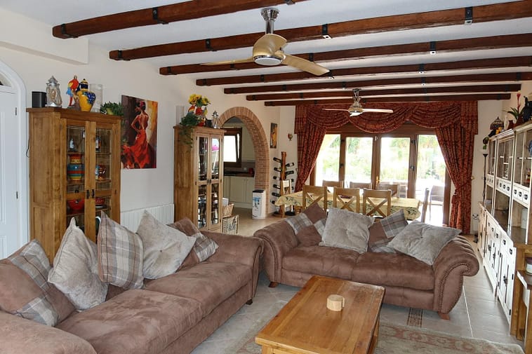 Luxurious 4-Bedroom Country House in Orihuela Alicante