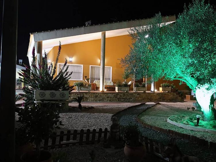 Luxury villa for immediate availability with a large agricultural plot in Orihuela, Alicante