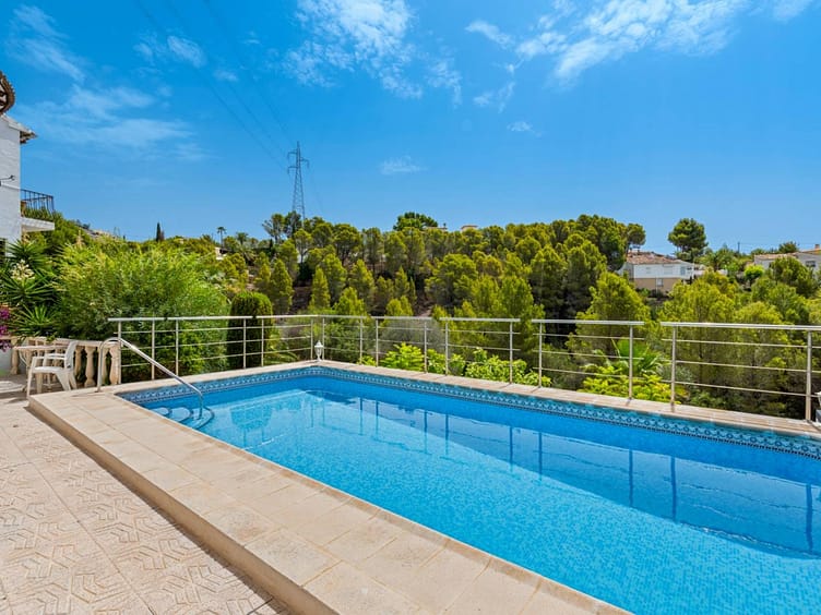 Stunning Villa with Sea Views for Sale in Altea, Alicante - €329,000