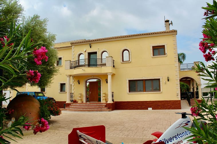 Luxurious 4-Bedroom Country House in Orihuela Alicante