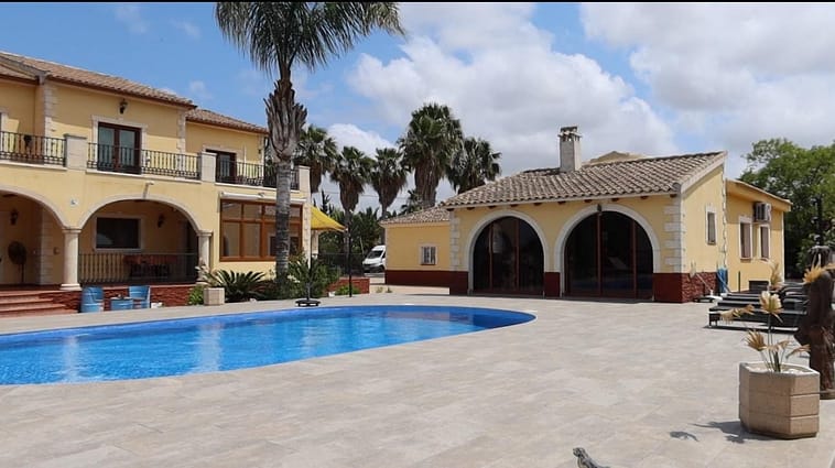 Luxurious 4-Bedroom Country House in Orihuela Alicante