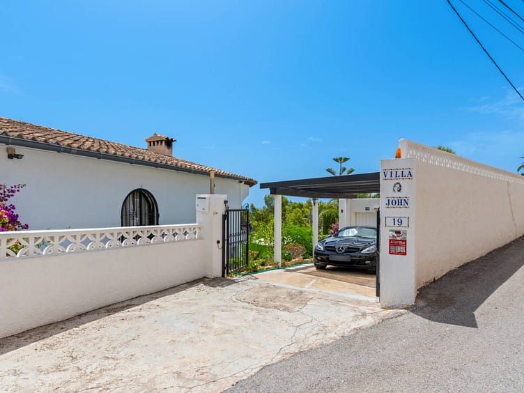 Stunning Villa with Sea Views for Sale in Altea, Alicante - €329,000