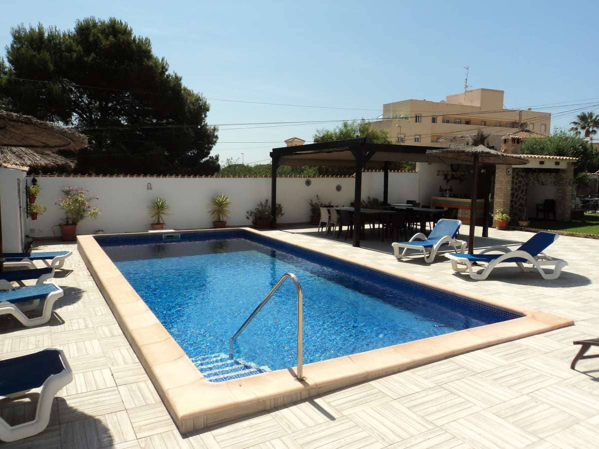 Villa for sale in Cabo Roig, Alicante with 9 bedrooms.