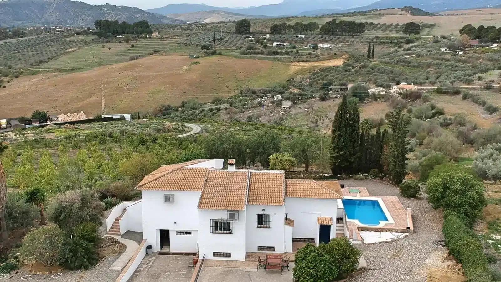 Villa for sale in Pizarra Malaga