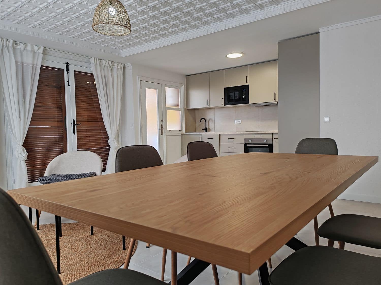 Beachfront apartment for sale newly renovated and ready-to-use apartment, located in the well-known Acequión area of Torrevieja