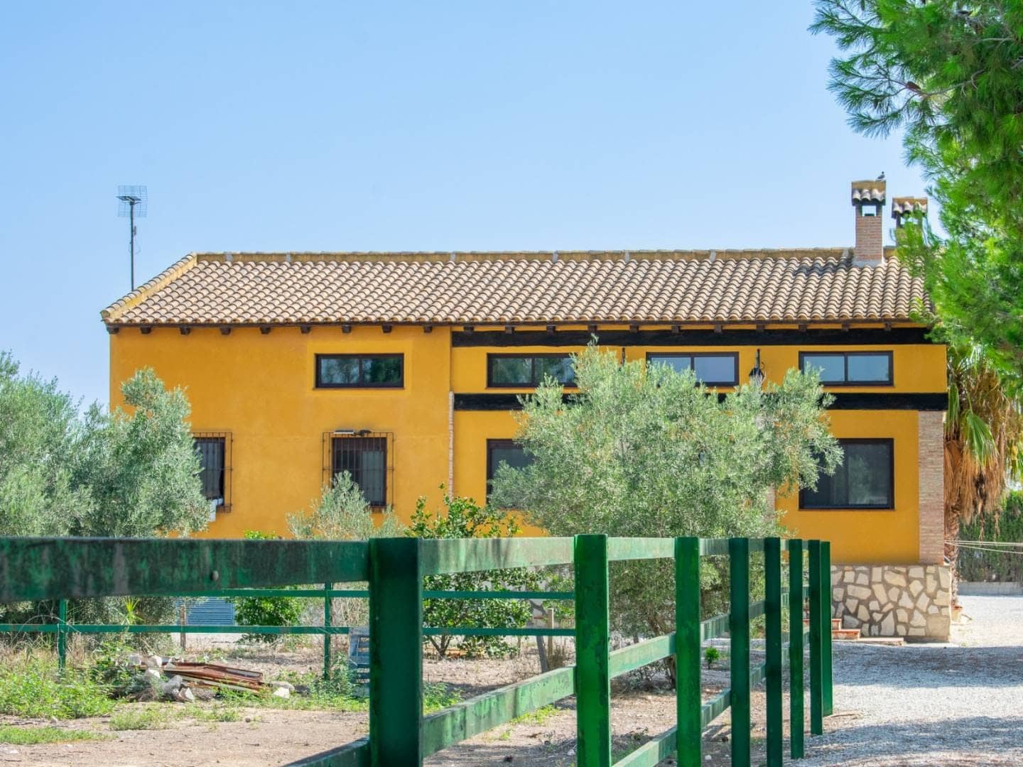 Wonderful rustic property for immediate availability with horse stables and swimming pool in Dolores, Alicante