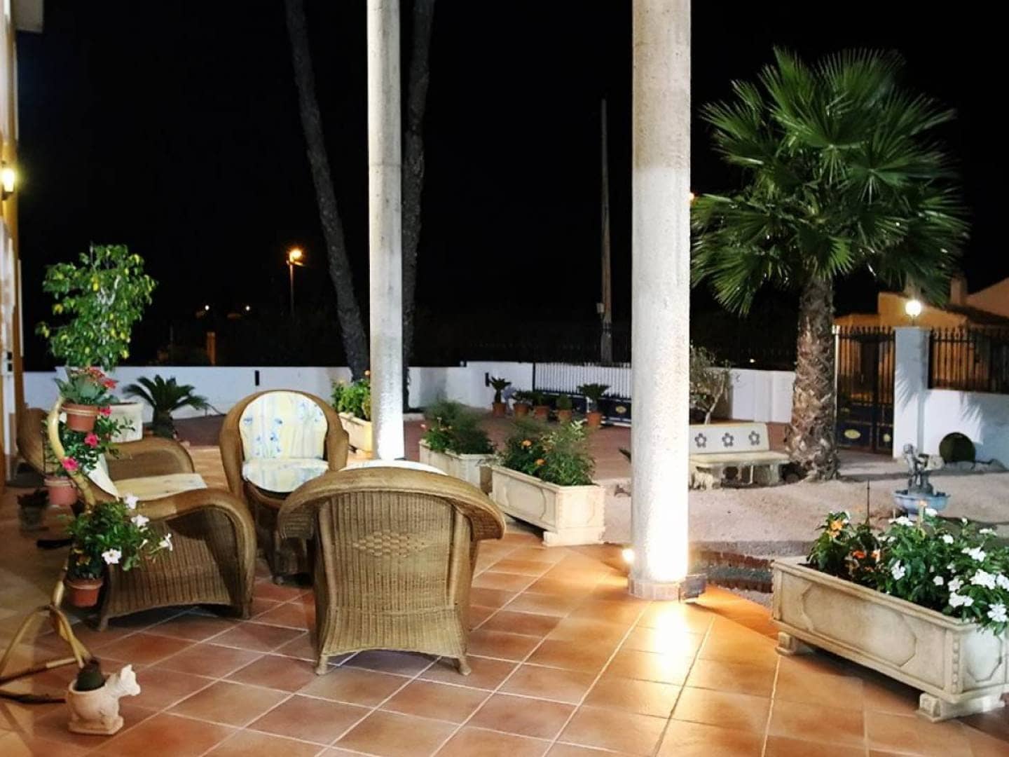 Luxury villa for immediate availability with a large agricultural plot in Orihuela, Alicante