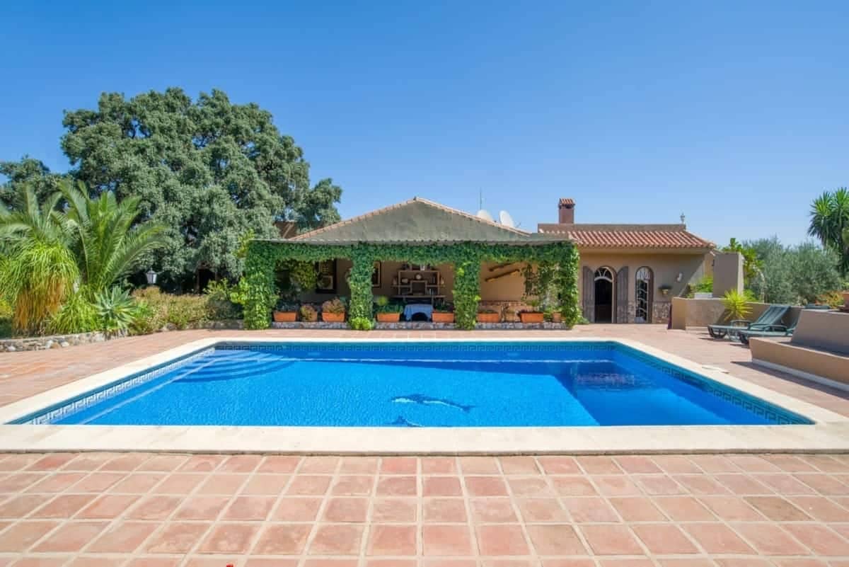 Villa for sale in Alhaurin el Grande, Malaga - € 870.000