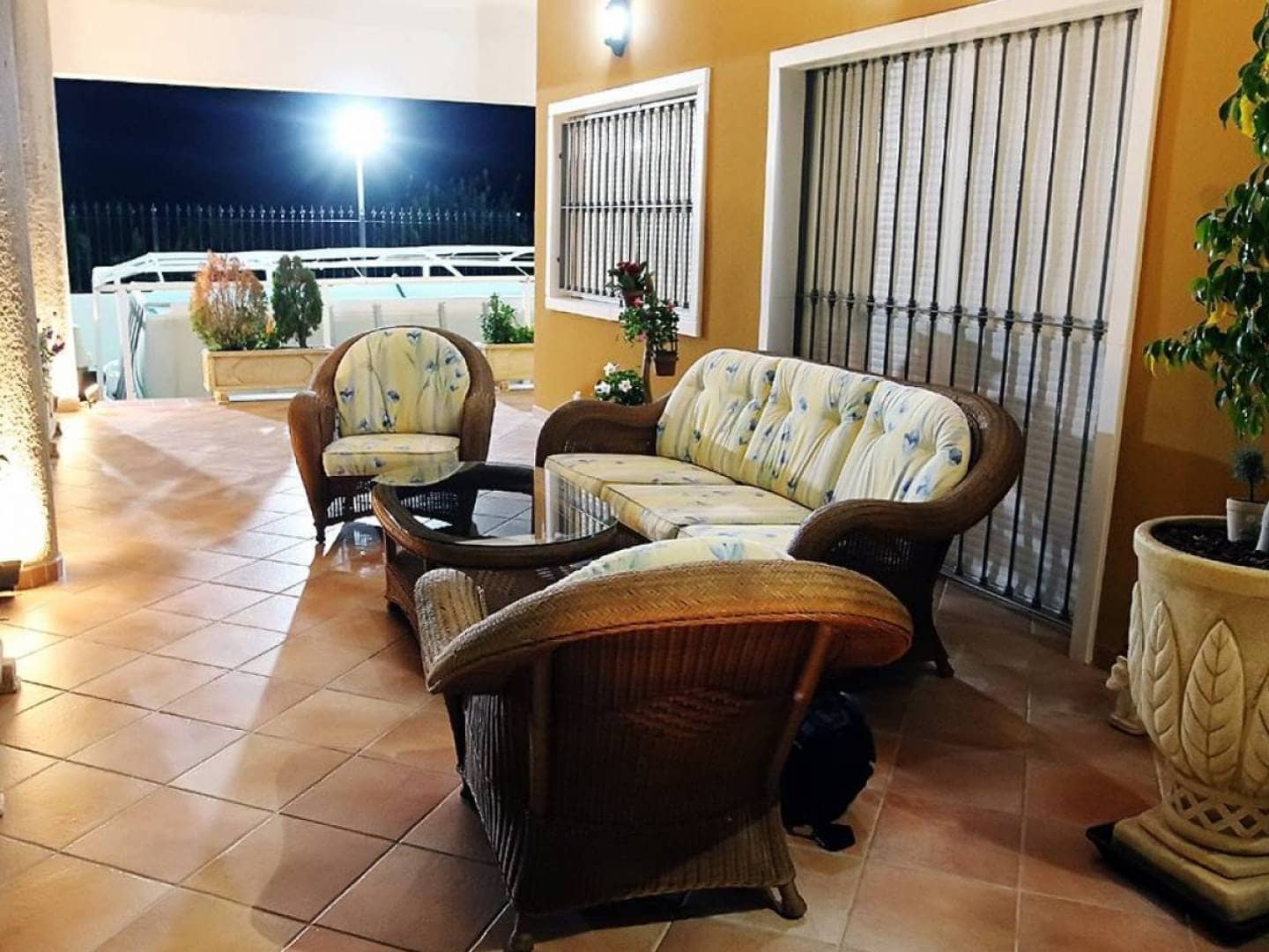 Luxury villa for immediate availability with a large agricultural plot in Orihuela, Alicante