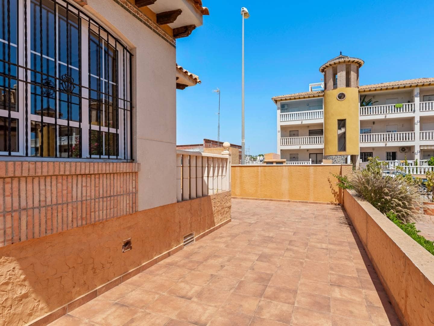 Turnkey Quadruplex Townhouse with Multiple Terraces in Lomas de Cabo Roig, Orihuela Costa