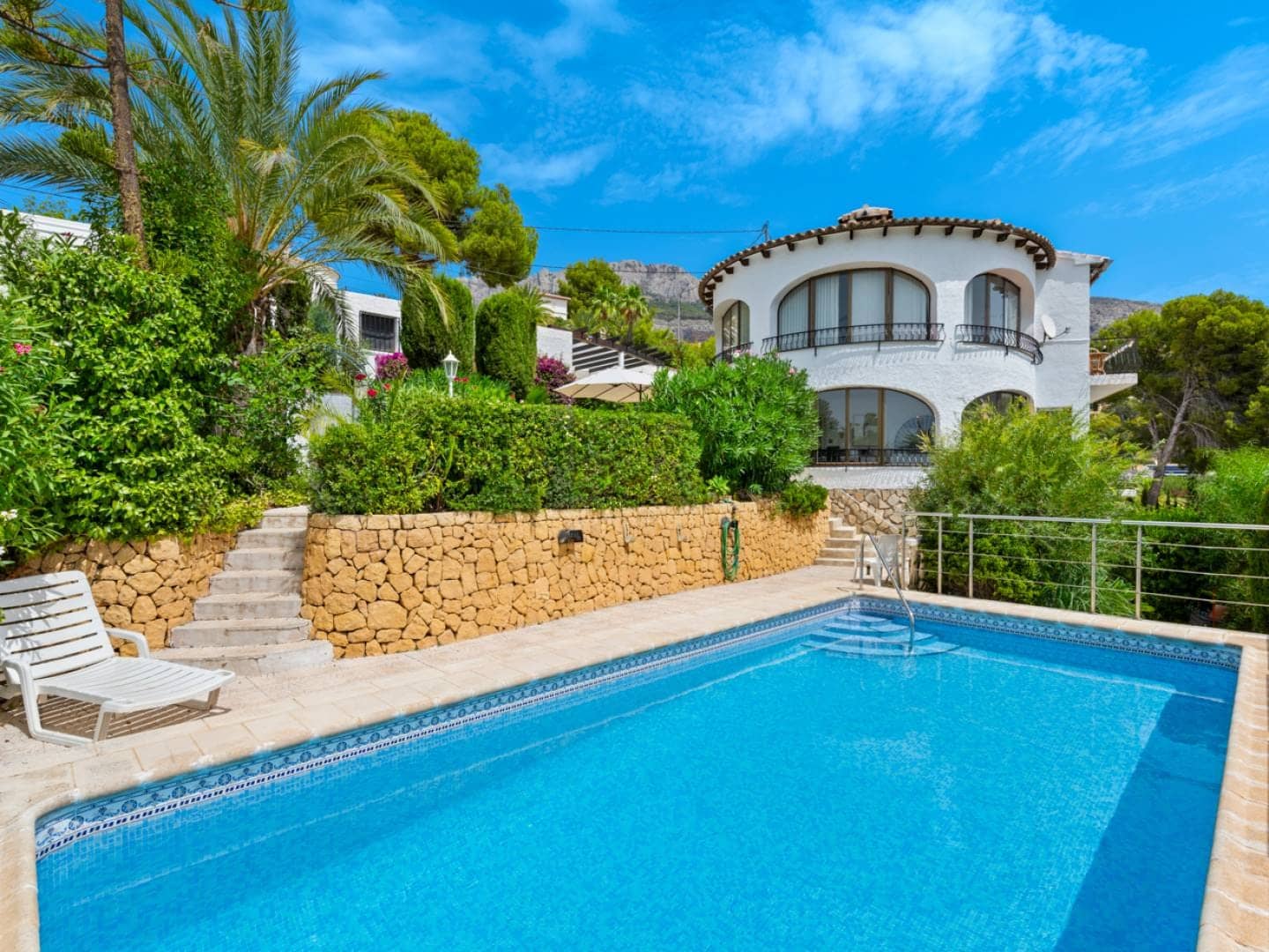 Stunning Villa with Sea Views for Sale in Altea, Alicante - €329,000