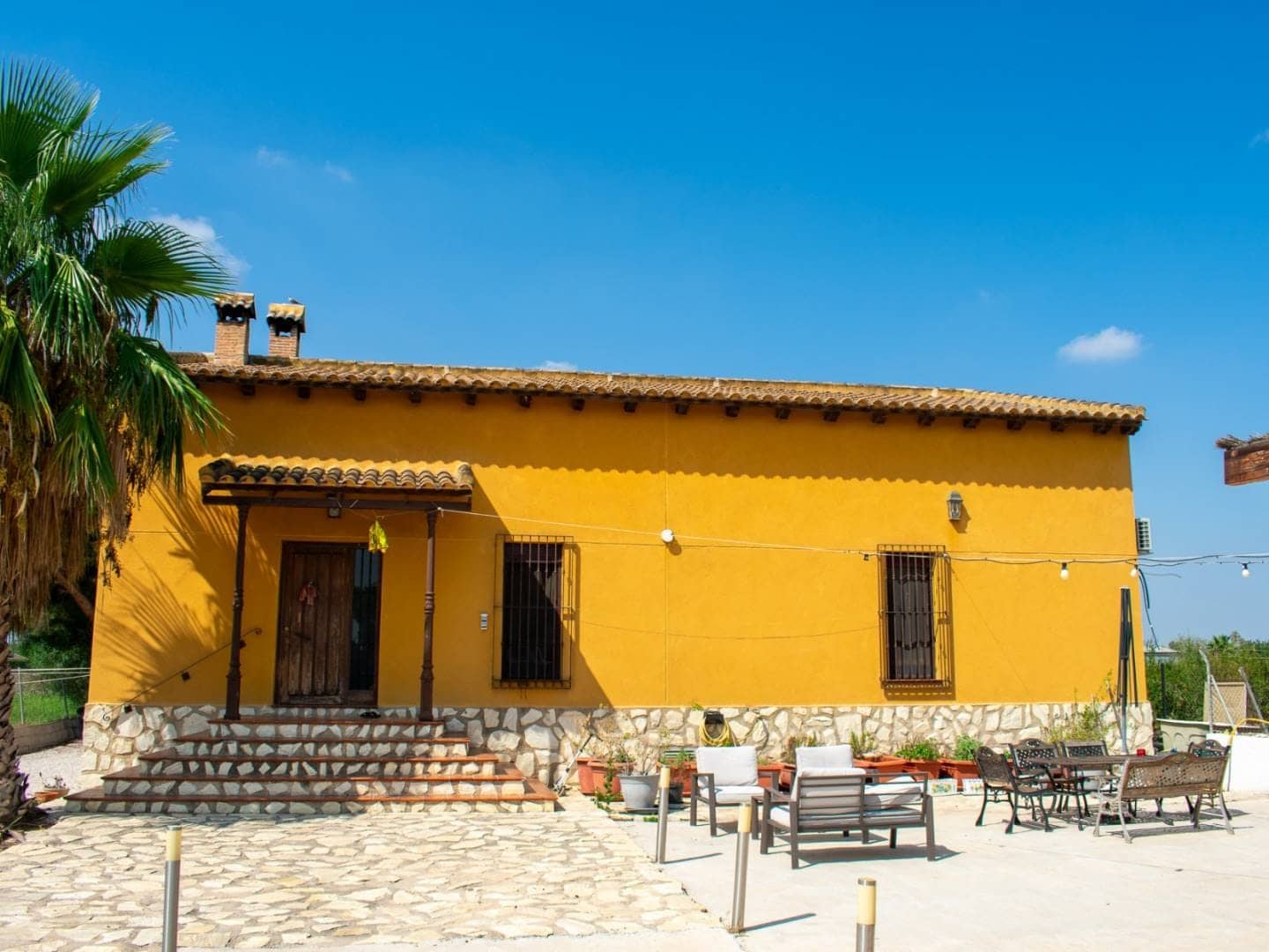 Wonderful rustic property for immediate availability with horse stables and swimming pool in Dolores, Alicante